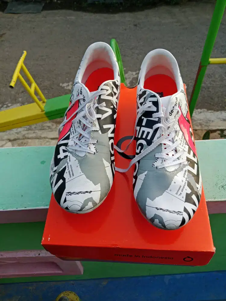 SEPATU BOLA LEGION V4 ORI + BOX COD CIREBON