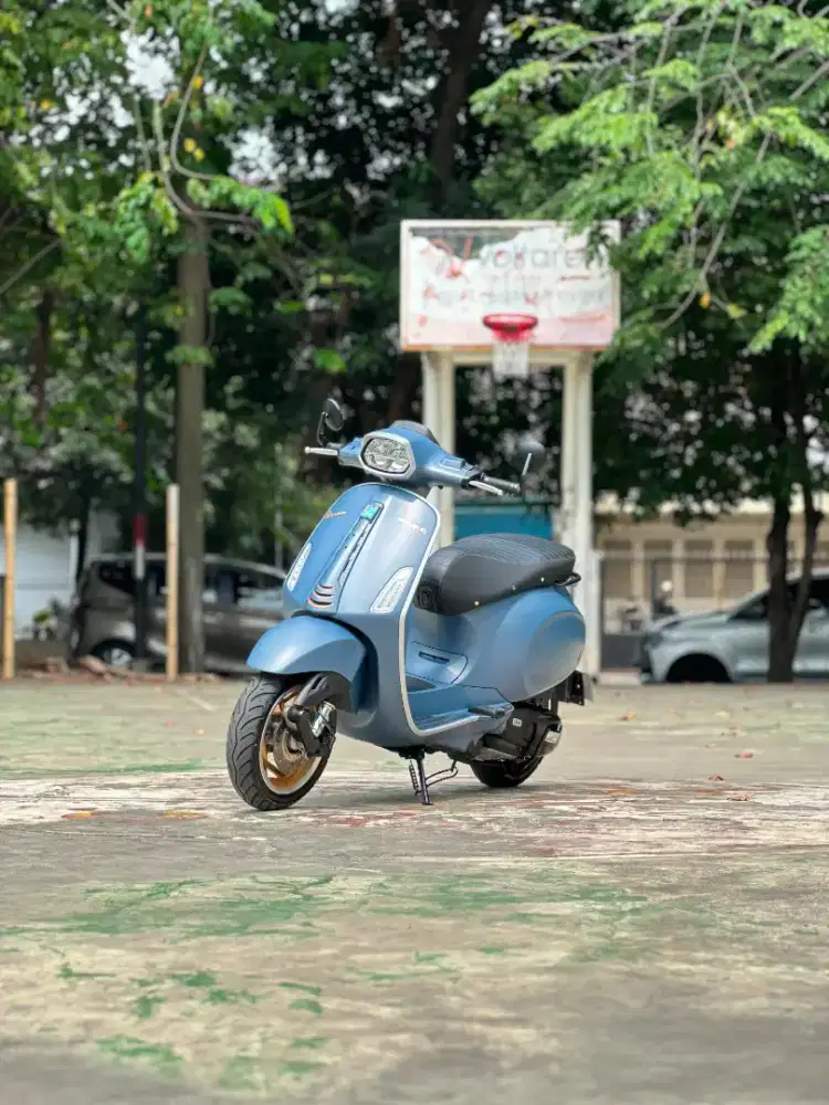 JUAL VESPA SPRINT OFFICINA 8 SERIES 150 IGET ABS LED TH 2025 LIKE NEW!