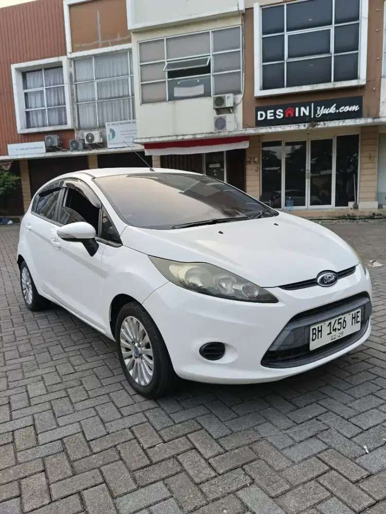 CASH Ford Fiesta 1.4 Trend AT 2012 Ford Fiesta AT 2012 Ford 2012