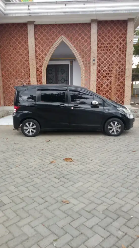 Dijual Honda Freed SS lengkap hidup