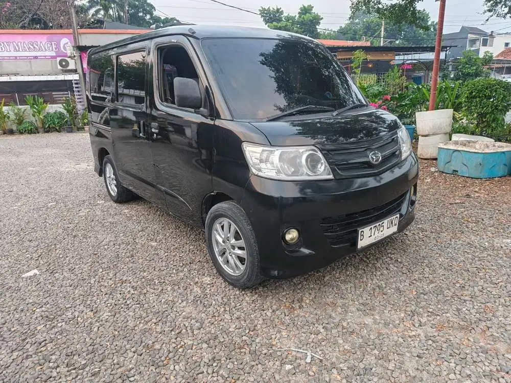 Daihatsu Luxio 2011 Bensin
