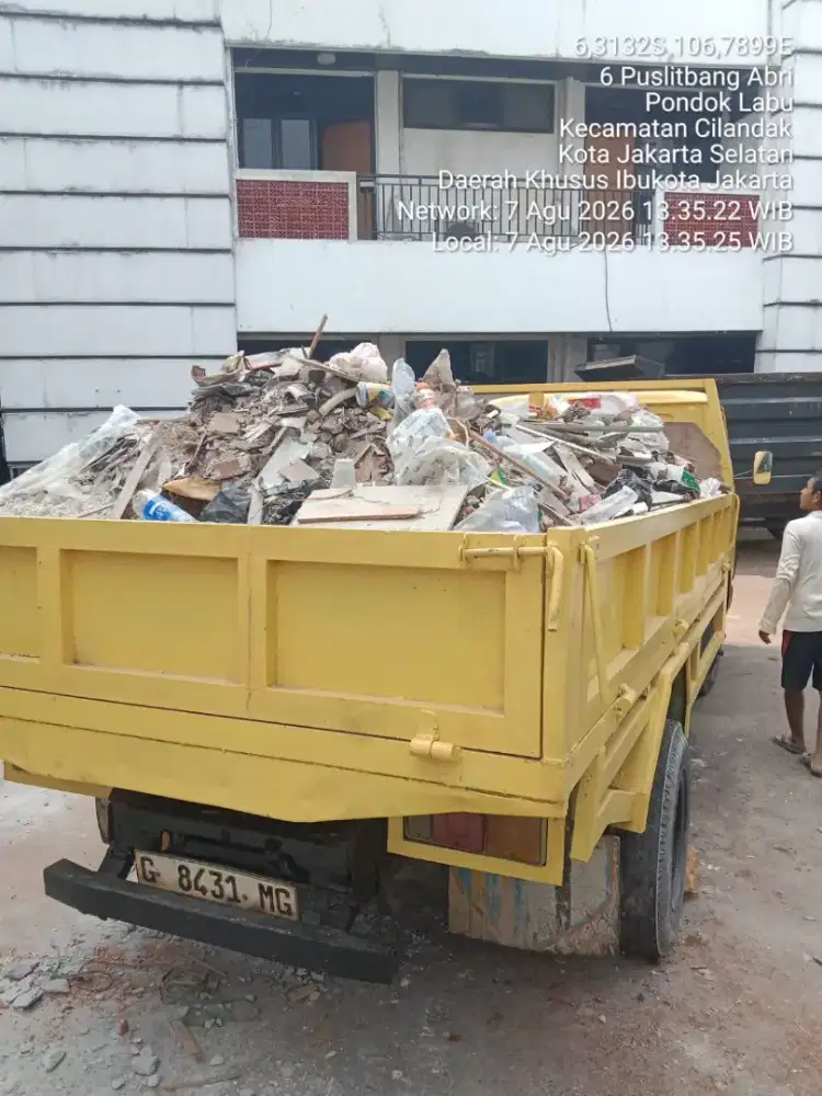Jasa buang puing dan buang sampah