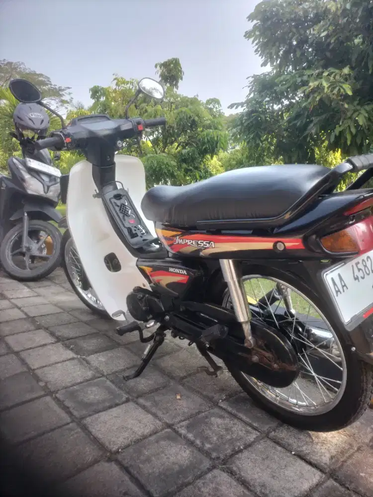 Dijual Honda Astrea Grand tahun 1995 body mulus surat BPKB STNK