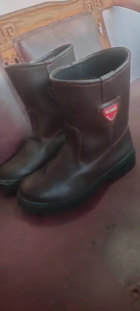 Di jual sepatu sefty