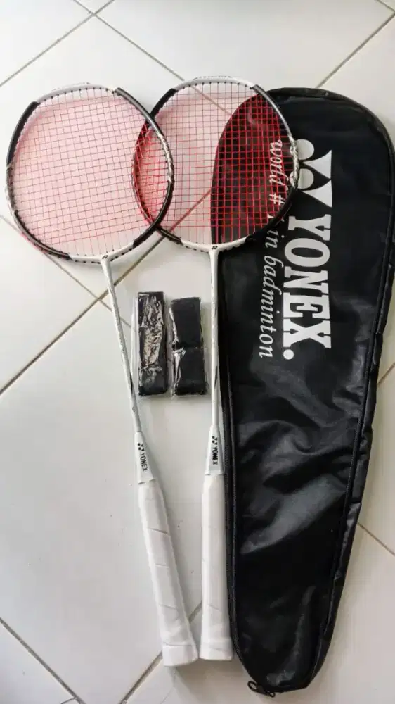 Raket sepasang merek yonex lining