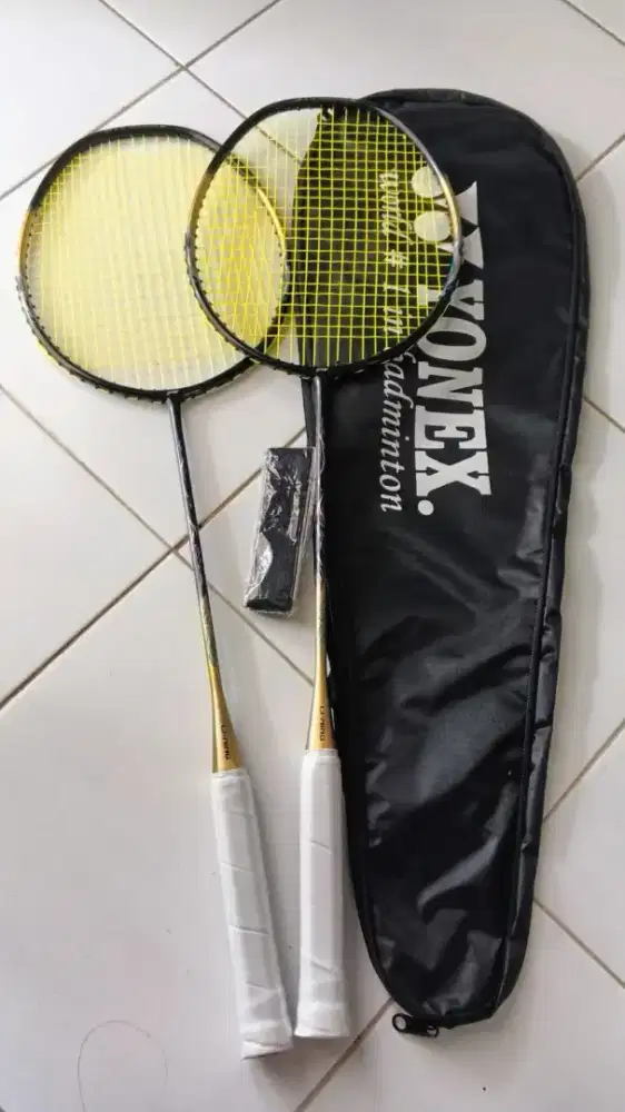 Raket sepasang merek yonex lining