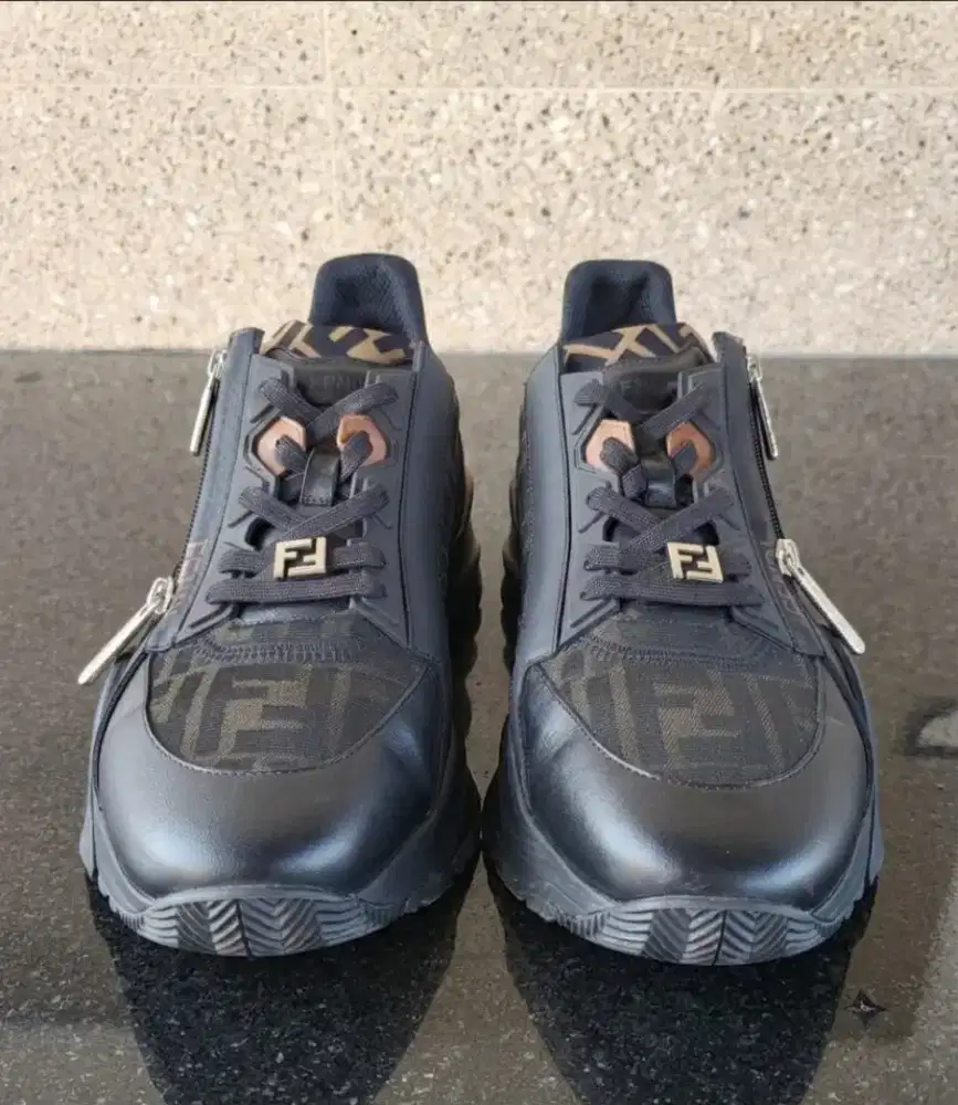 JUAL CEPAT SEPATU FENDI ORIGINAL. Ada box dan dustbag..NEGO SAMPE JADI