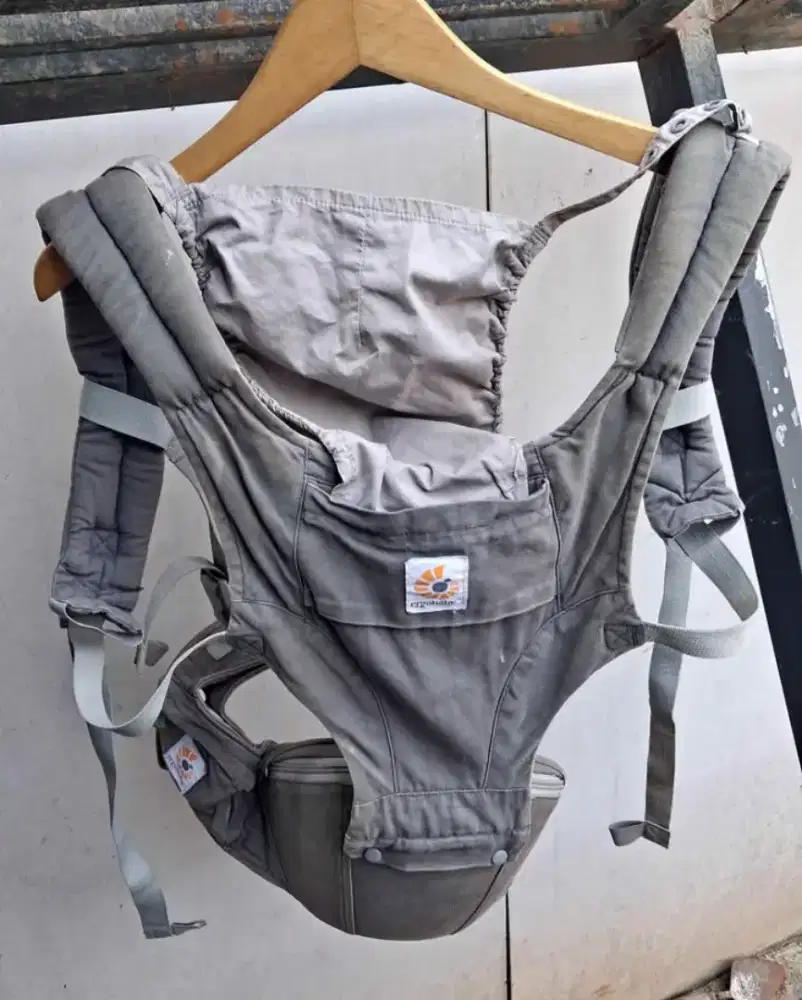 GENDONGAN BAYI ERGO BABY