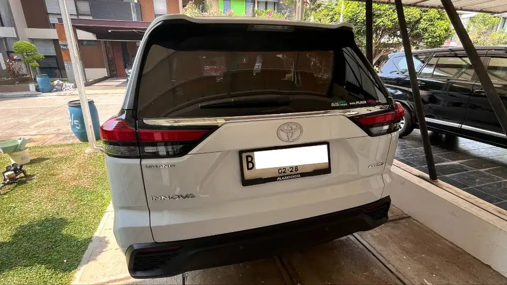 Toyota Innova Zenix 2.0 G Gasoline Platinum White Pearl premium color