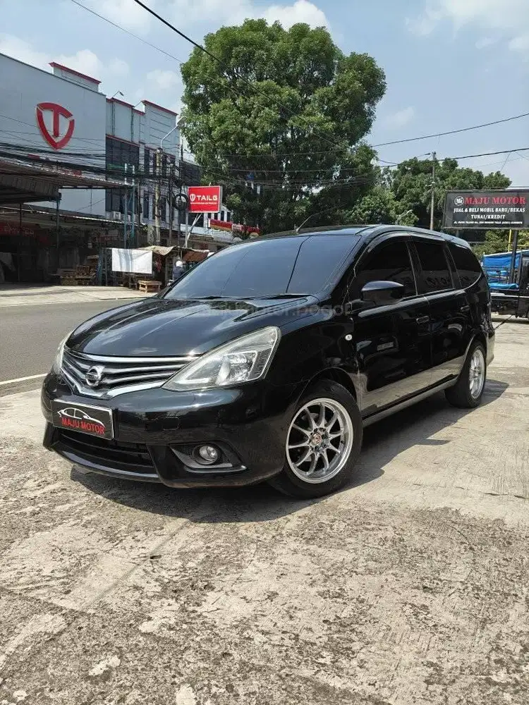 LOW KM! NISSAN LIVINA SV 2015 MATIC
