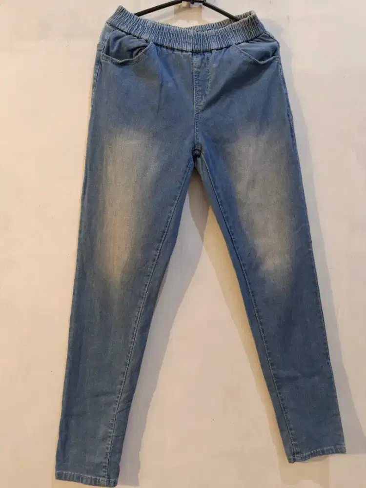 Celana Jeans Pinggang Karet