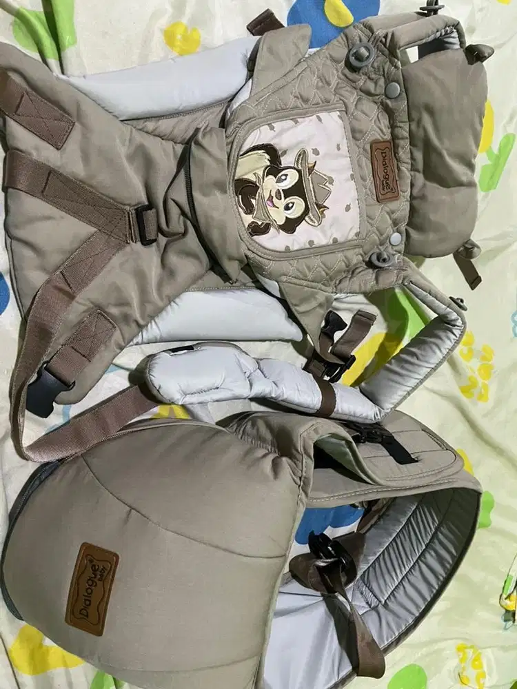 Gendongan SSC M Shape Hipseat Dialogue Baby
