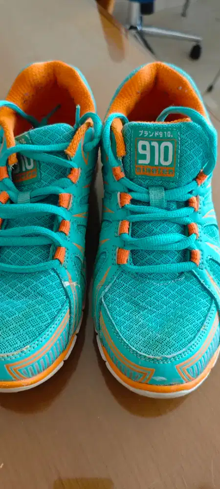 SEPATU OLAHRAGA 910 NINETEN NIKE
