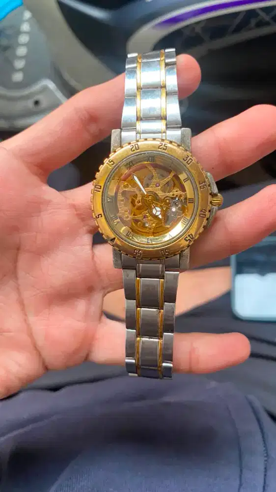 Jam luar msih bgus kondisi normal
