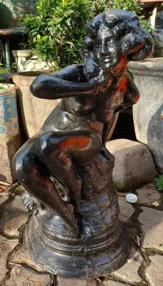 Patung besi eropa antik kuno