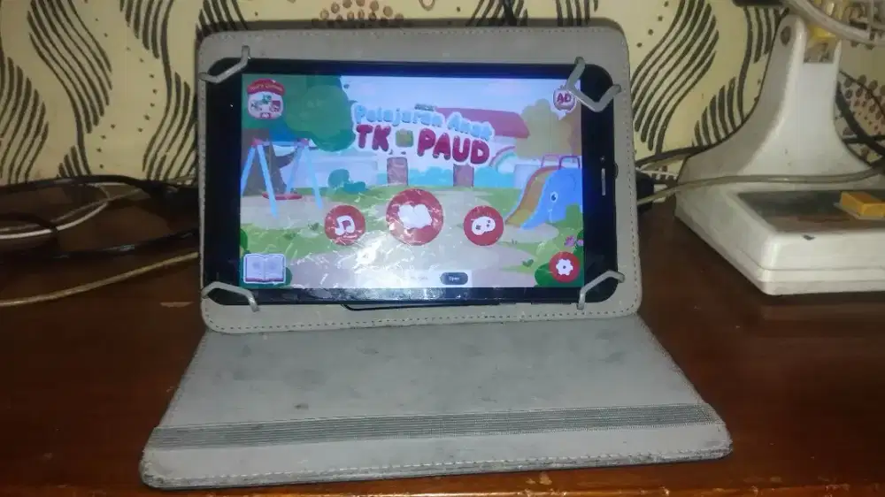 Dijual tablet 10inch merk Maxtron cocok untuk belajar anak masa kini
