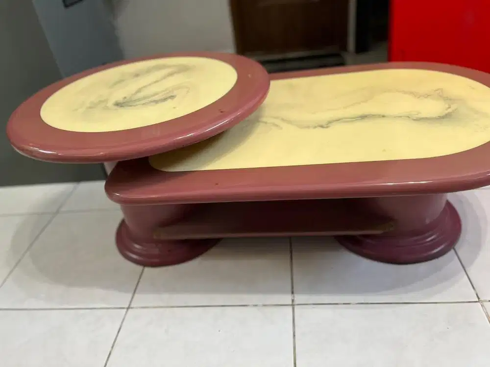 Meja Tamu Bulat Oval Modern Merah