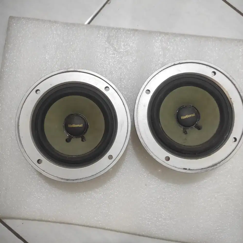 speaker MIDDLE 4