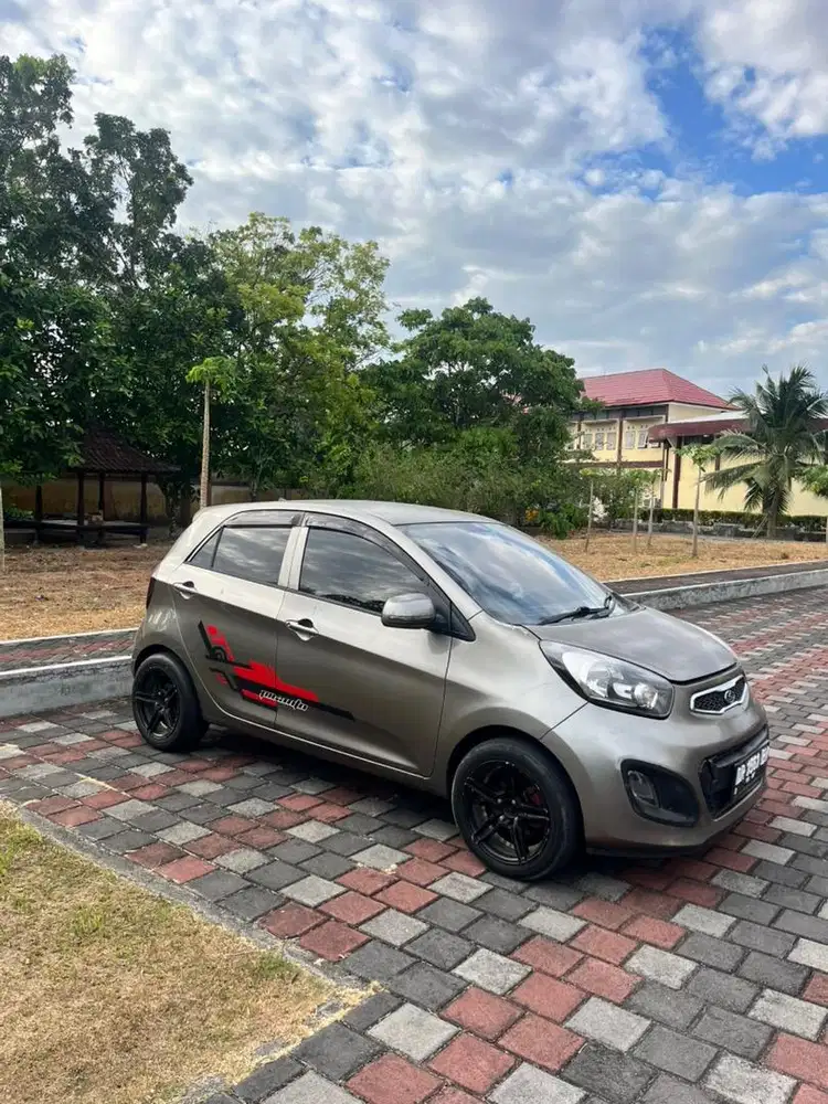 Dijual mobil kia picanto