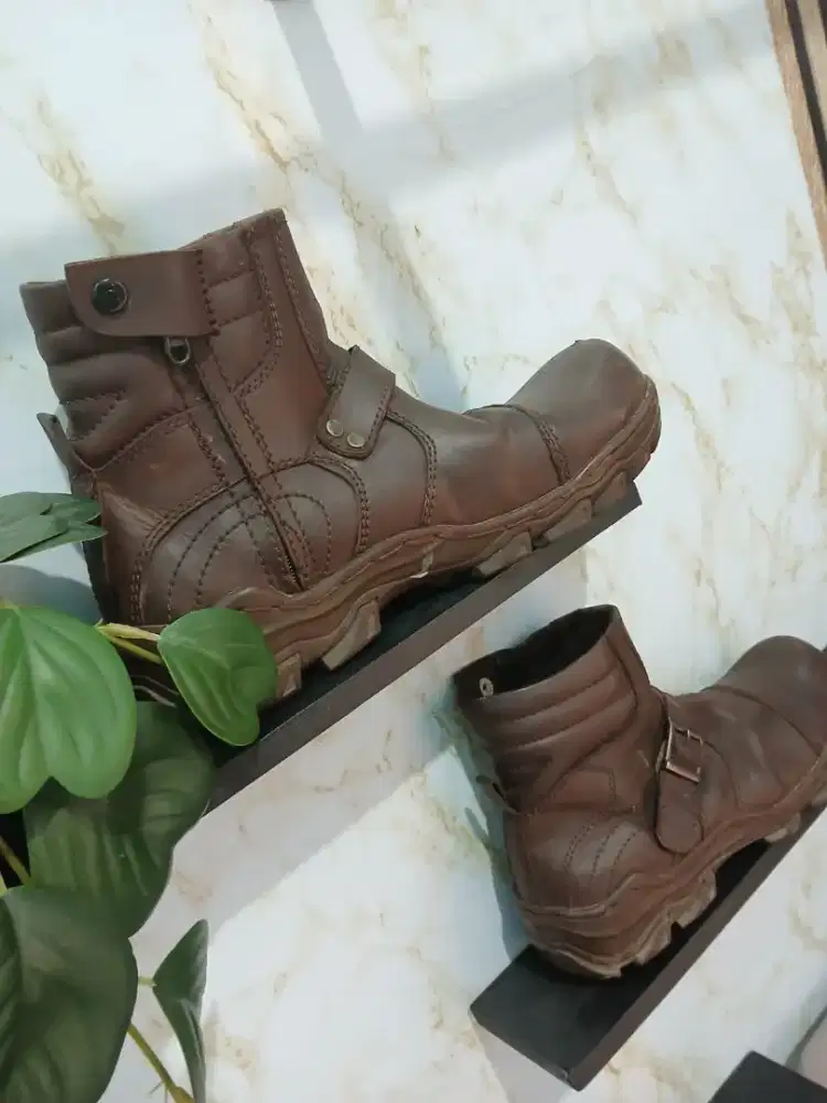 Sepatu Safety ukuran 39