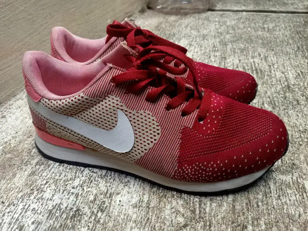 Sepatu Olahraga wanita size 40