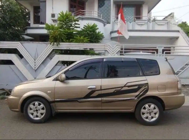 Kia Carens II 2005 Bensin