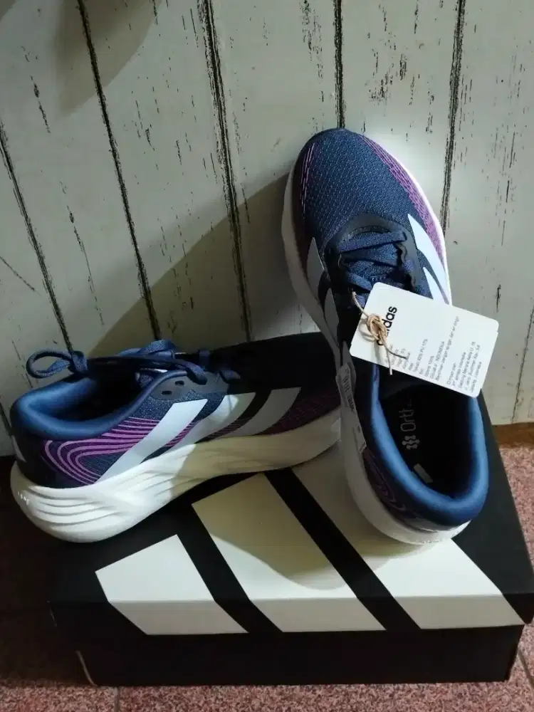 Sepatu Lari Adidas
