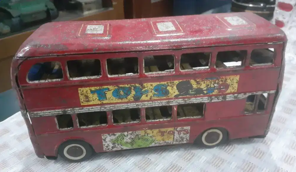 Tintoys mainan kaleng