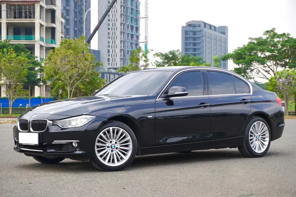 BMW 328i F30  Luxury 2014 / 2015 Hitam Terawat Mulus DP Ringan