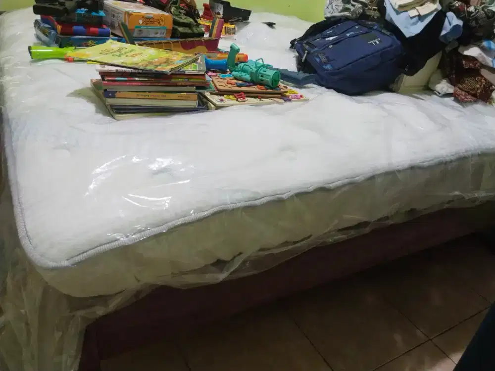 Di jual kasur per ukuran 2 meter x 2 meter, baru, belum buka bungkus
