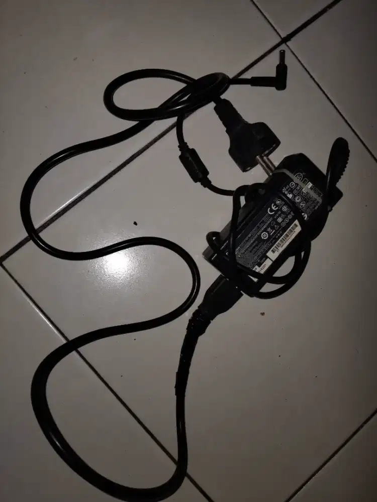 casan laptop merk hp, msih berfungsi normal 75k nego lokasi jakbar