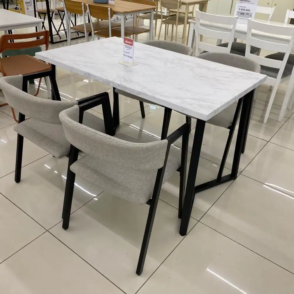 Meja Makan 4 dudukan