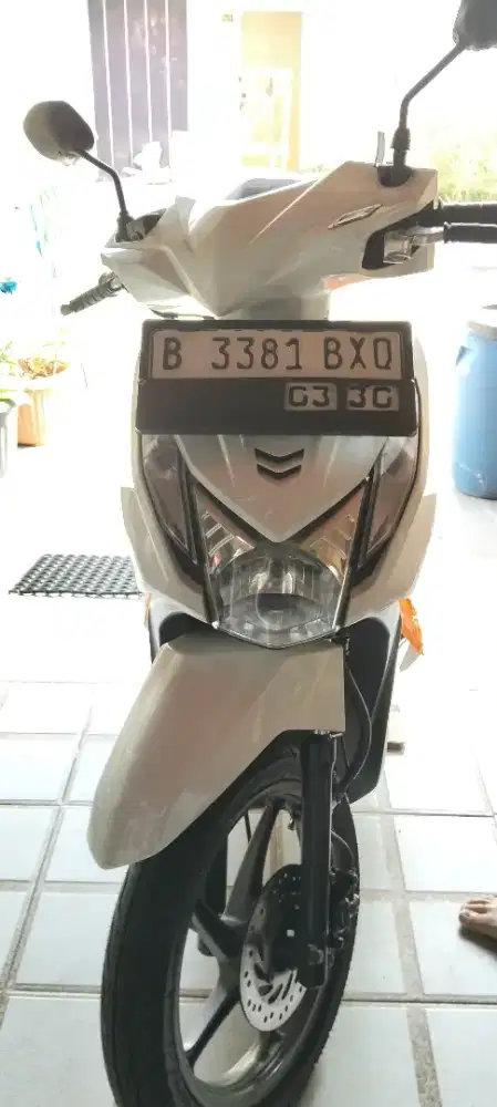 Jual Honda beat FI  th 2014 akhir warna putih