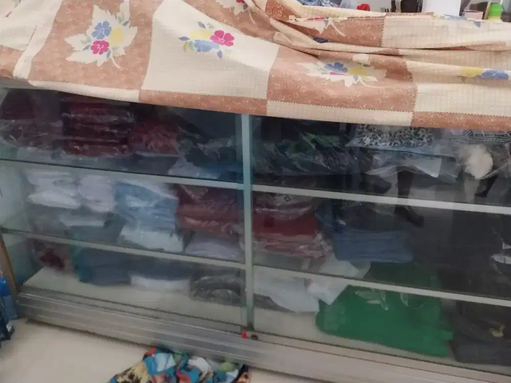 Lemari kaca jual murah