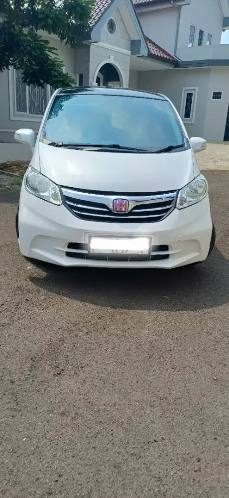 Honda freed PSD 2012
