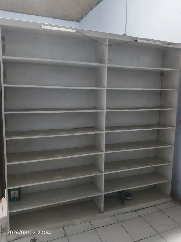 Lemari jualan. Ukuran 2x2 meter