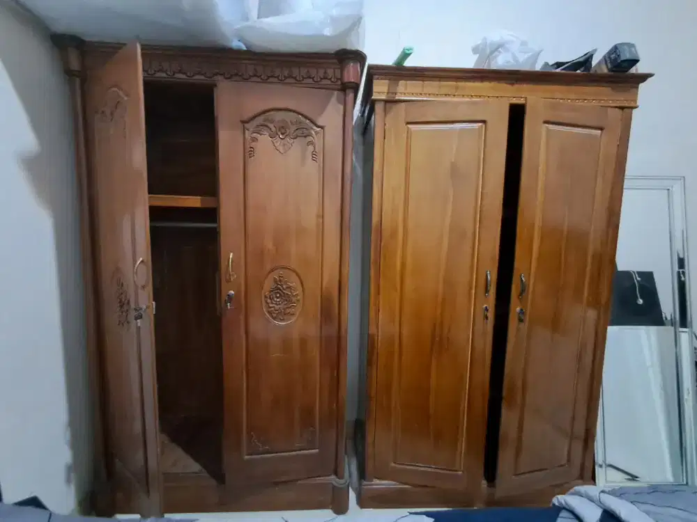 Yang mau ambil 2 lemari kayu gratus