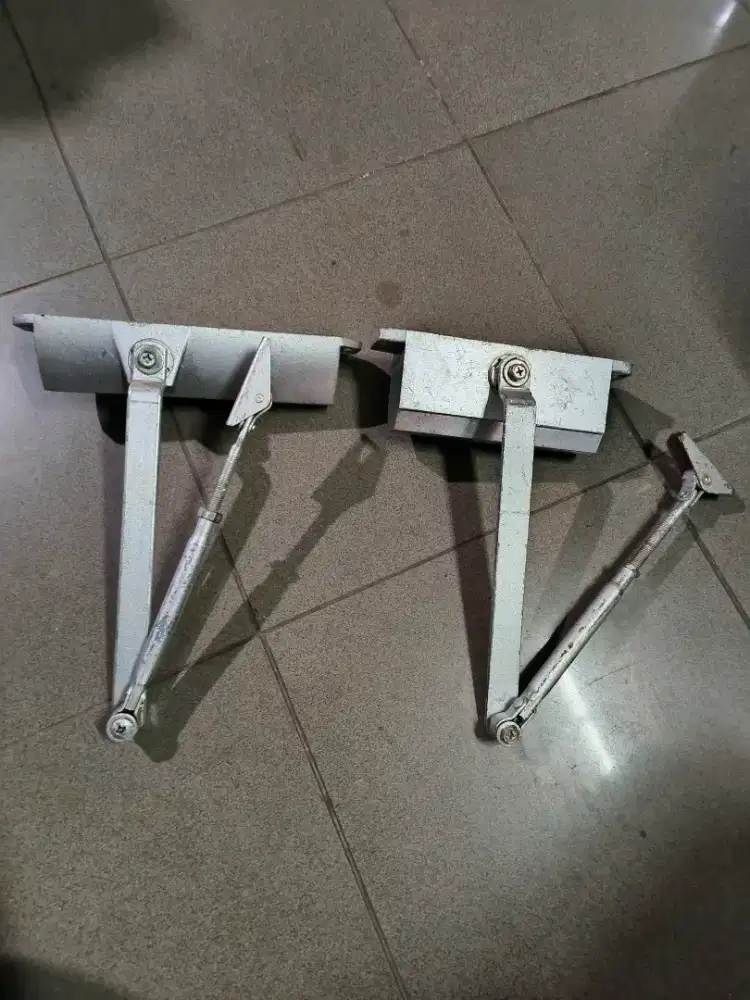Door closer alat penutup pintu