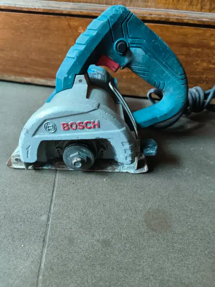 Mesin potong kramik bosch GDC 1400