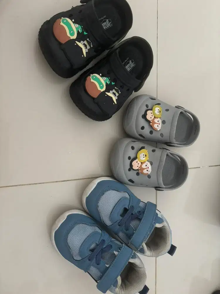 Sepatu anak laki laki