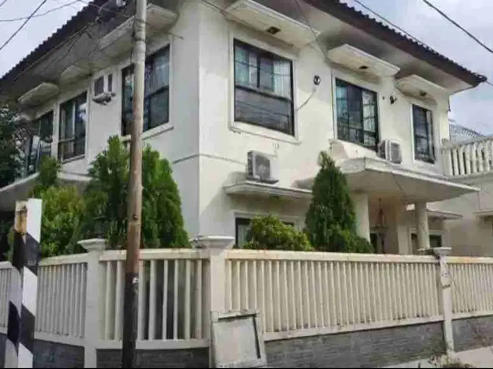 RUMAH MEWAH DI KOMPLEK ELITE RAWAMANGUN