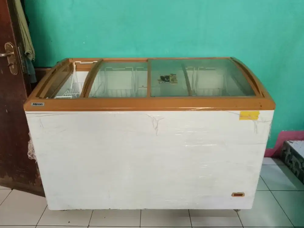 Dijual freezer ukuran 300 liter kondisi normal