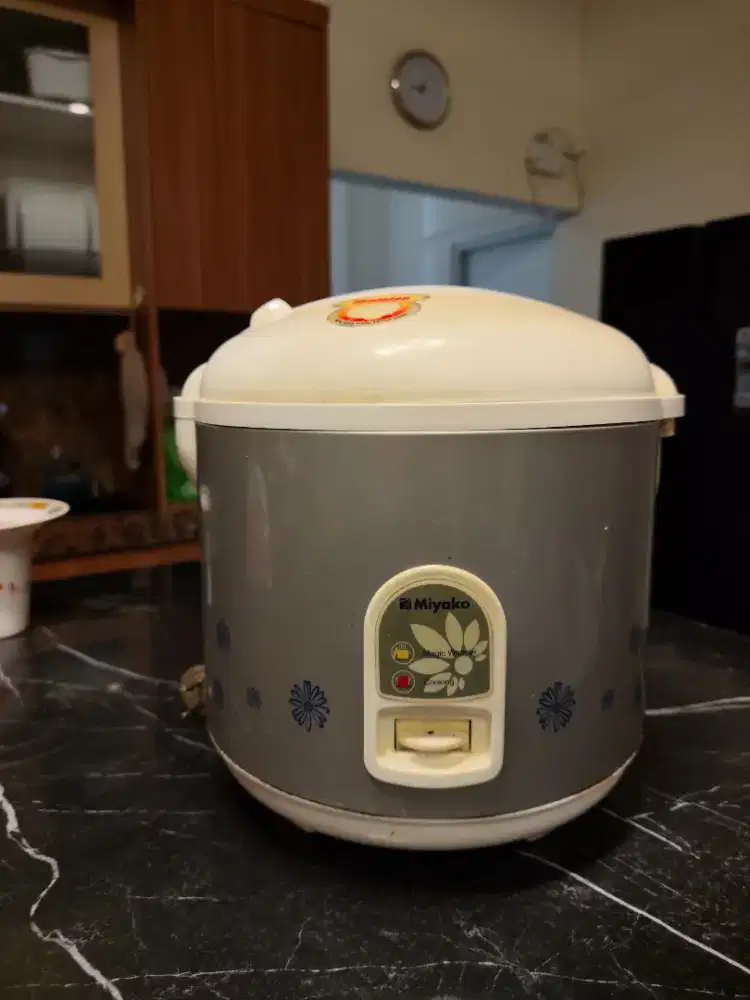 dijual cepat rice cooker merk miyako