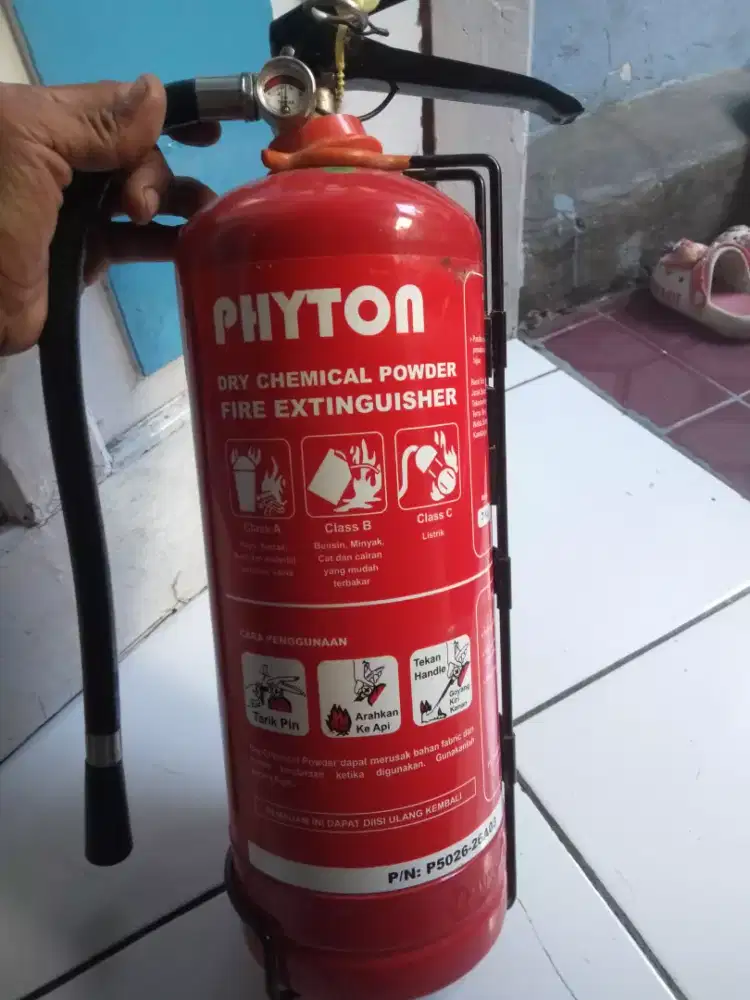 Jual apar 3kg masih baru bawaan mobil