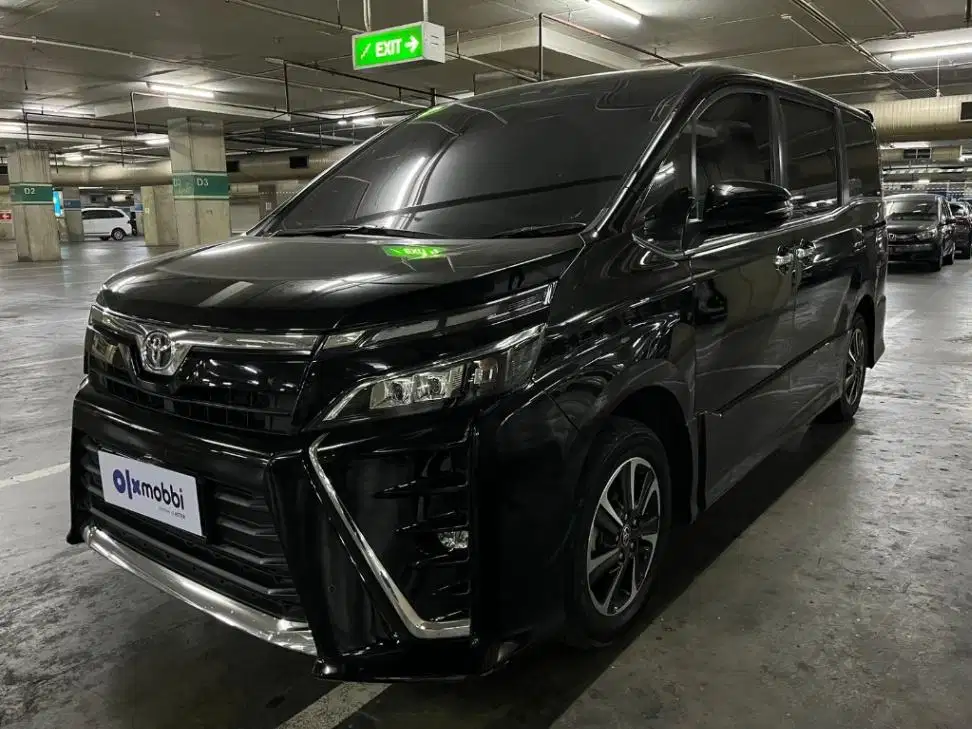 Garansi 1 Th - Toyota Voxy 2.0 Bensin-AT 2021 Hitam
