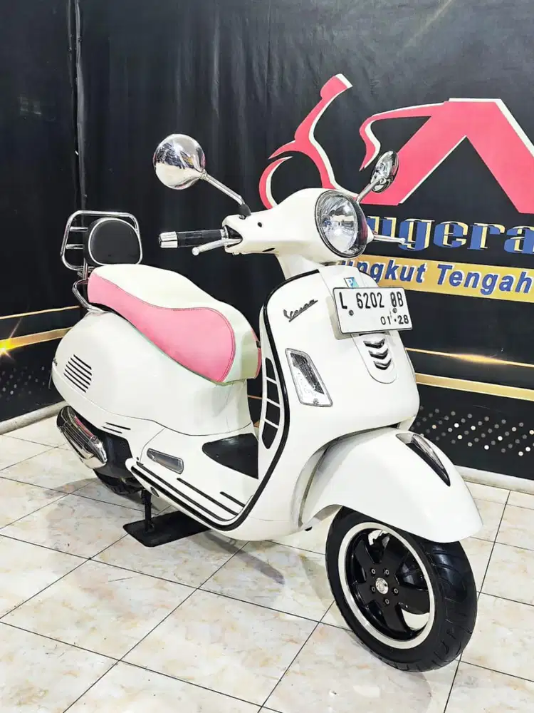 Piaggio Vespa GTS 150 REG 2018 odo 7rb surat lengkap