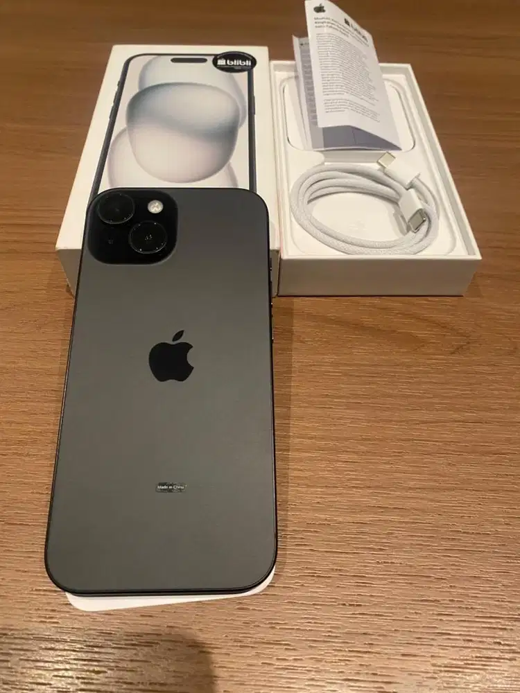 Di Jual  Iphone 15 128 GB Blibli Black Garansi ON Maret 2027