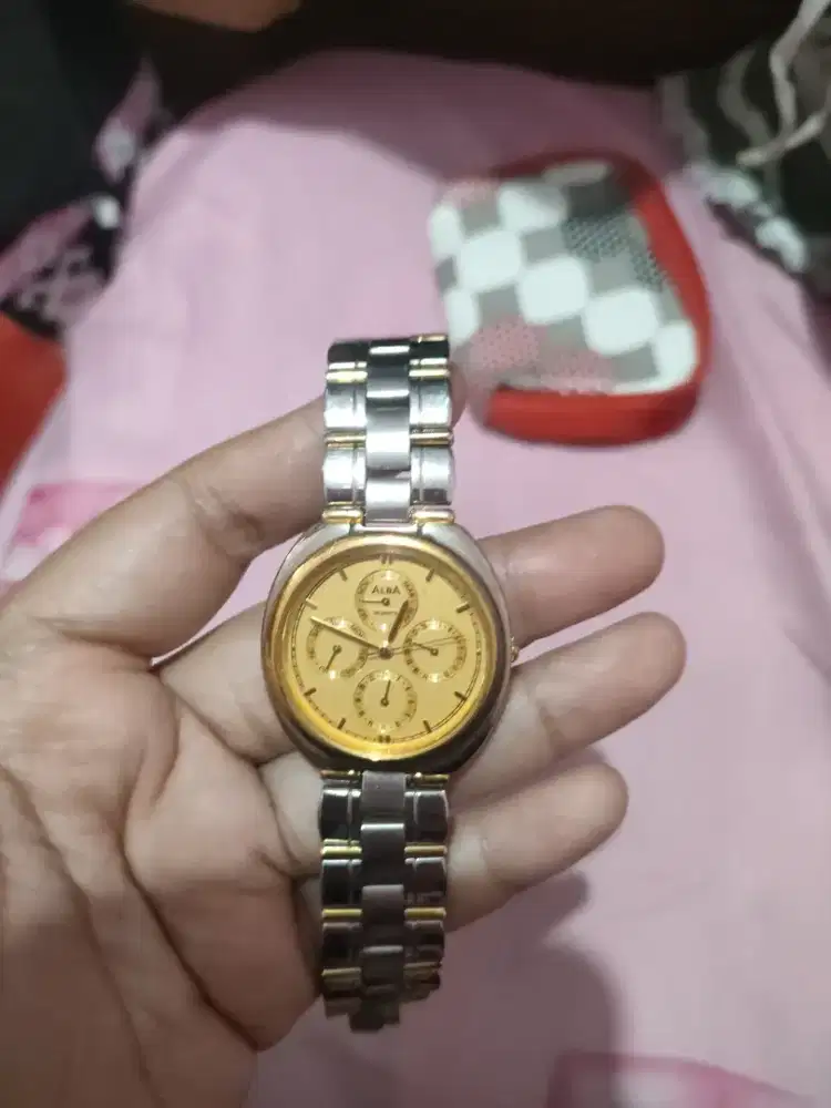 Jam tangan wanita merk Alba