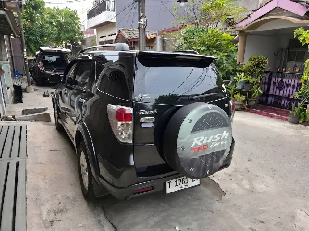 Toyota Rush G Manual MT Tahun 2014 Hitam , 2015