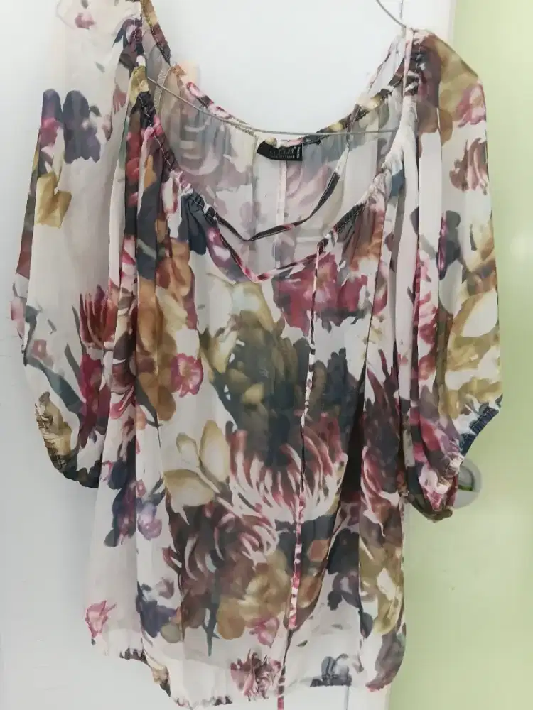 Baju atasan wanita